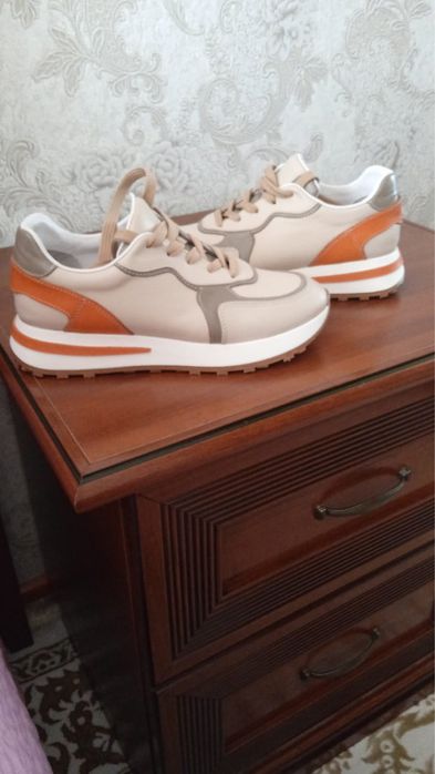 Продам новые кроссы‼️