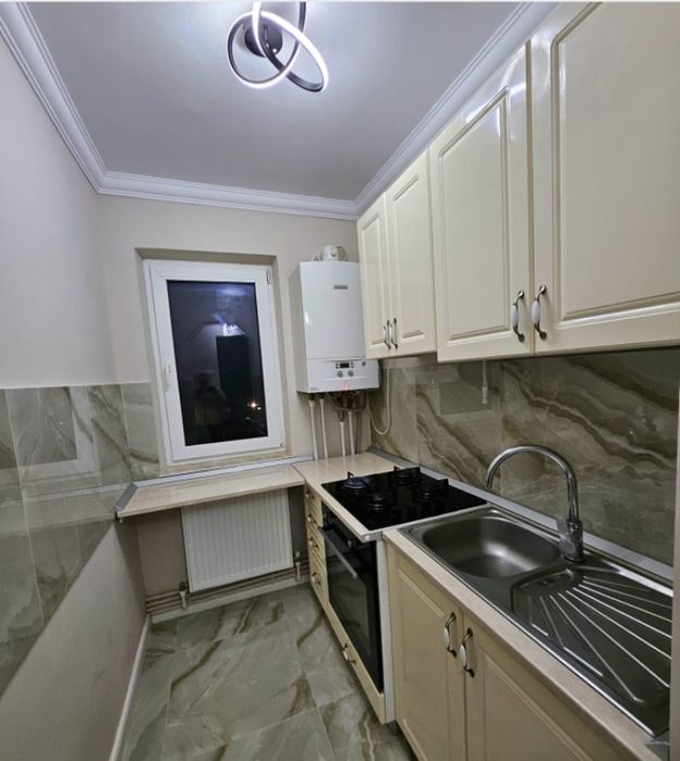 Vand apartament 2 camere ,etaj 2 !Renovat si.mobilat -totul Nou!