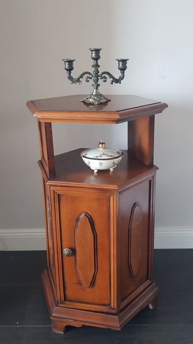 Comodină/Măsuță veche din lemn masiv