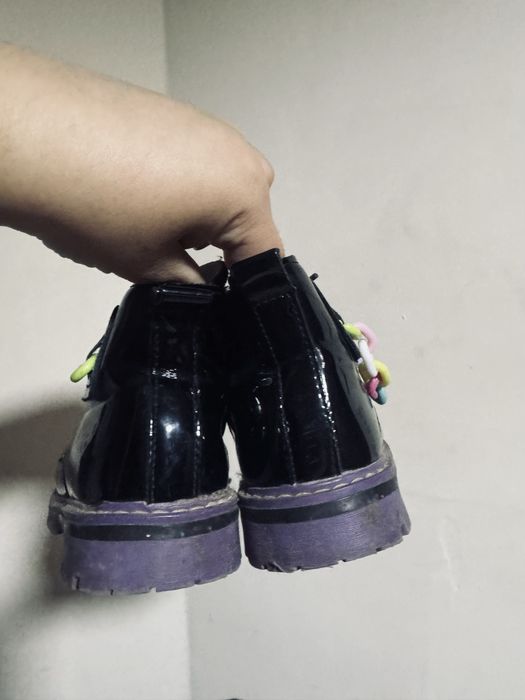 Продам детскую обувь за 1500т