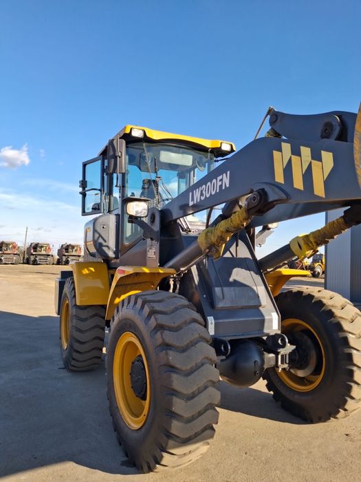 Фронтальный погрузчик XCMG LW300FN