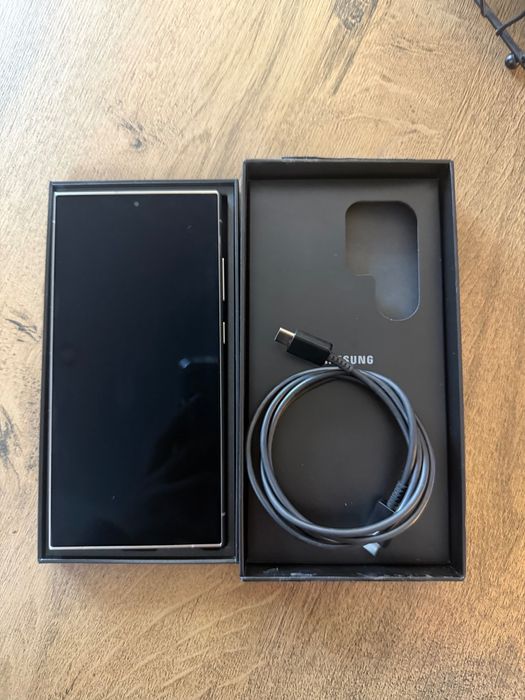 Смартфон Samsung Galaxy S24 Ultra 256GB