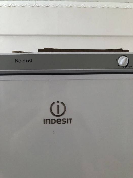 Продам морозилку Indesit