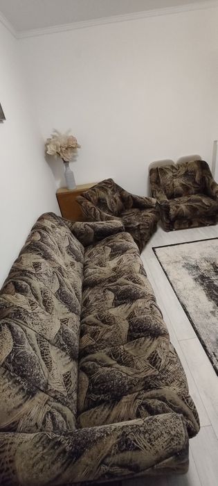 Canapea extensibilă + două fotolii extensibile, fiecare având ladă de depozitare foarte încăpătoare
