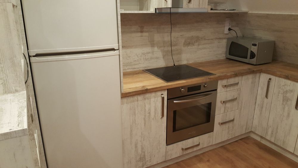 Студио в Центъра под наем