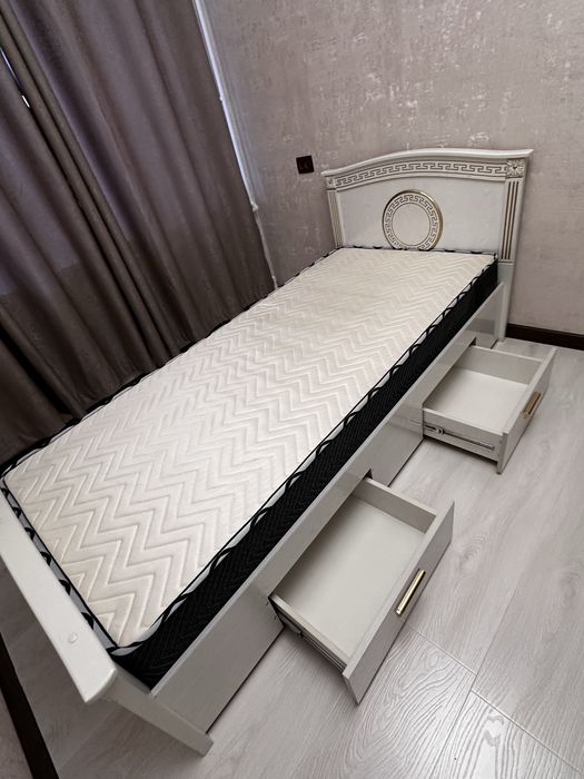 Срочно, кровать, б/у. Односпальная. Матрасом