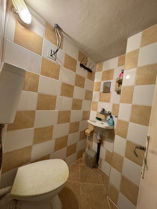 Студио под наем, Център