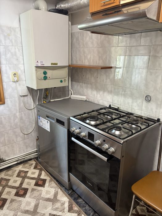 Proprietar inchiriez apartament 3 camere 2 bai 2 locuri de parcare Nicolina 1
