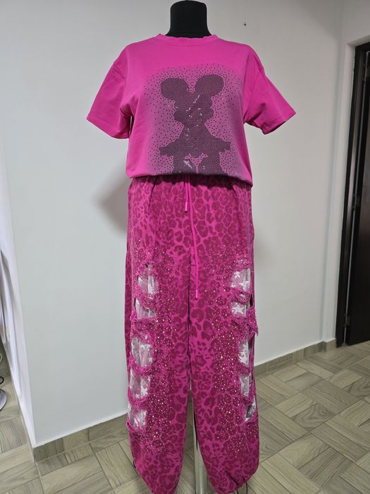 Blugi fucsia imprimeu animal print, model superb cu buzunare