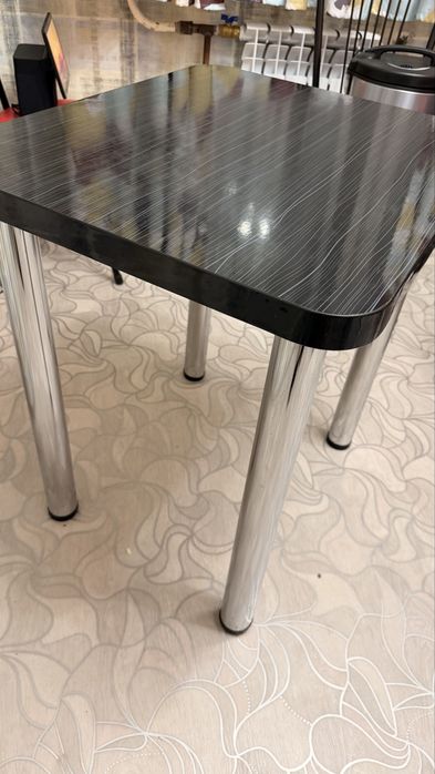 Продам кухонный  стол