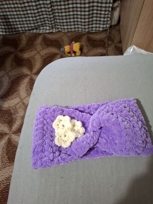 Шал или лента ръчно оплетени