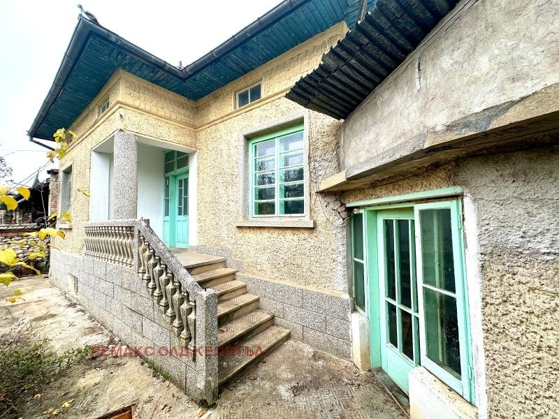 Къща в село Хотница