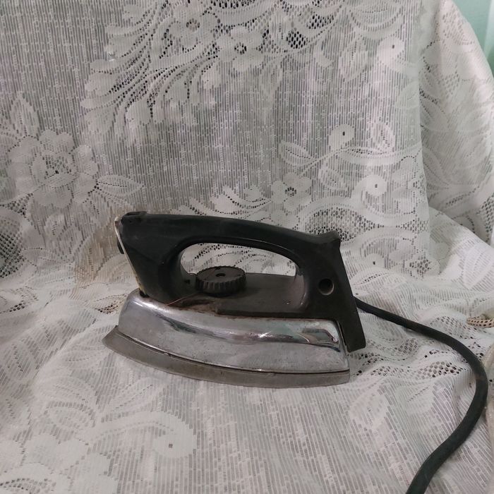 Продаю Утюги б.у не дорого