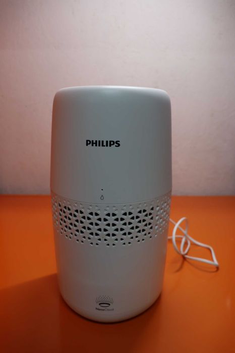 Изпарителен овлажнител Philips серия 2000, хигиенично овлажняване, 99,97% по-малко бактерии, резервоар за вода 2 л, 190 мл/ч, ултра тих