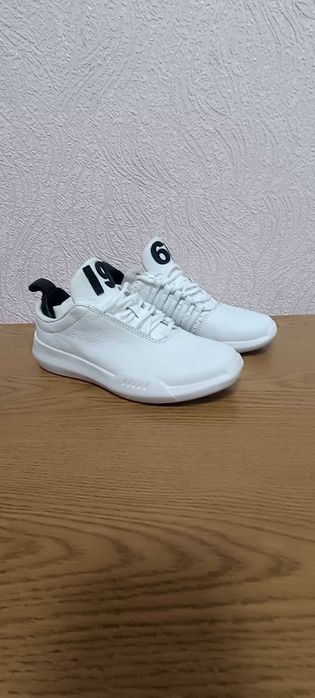 Кроссовки бренд KSwiss женские новые размер 37