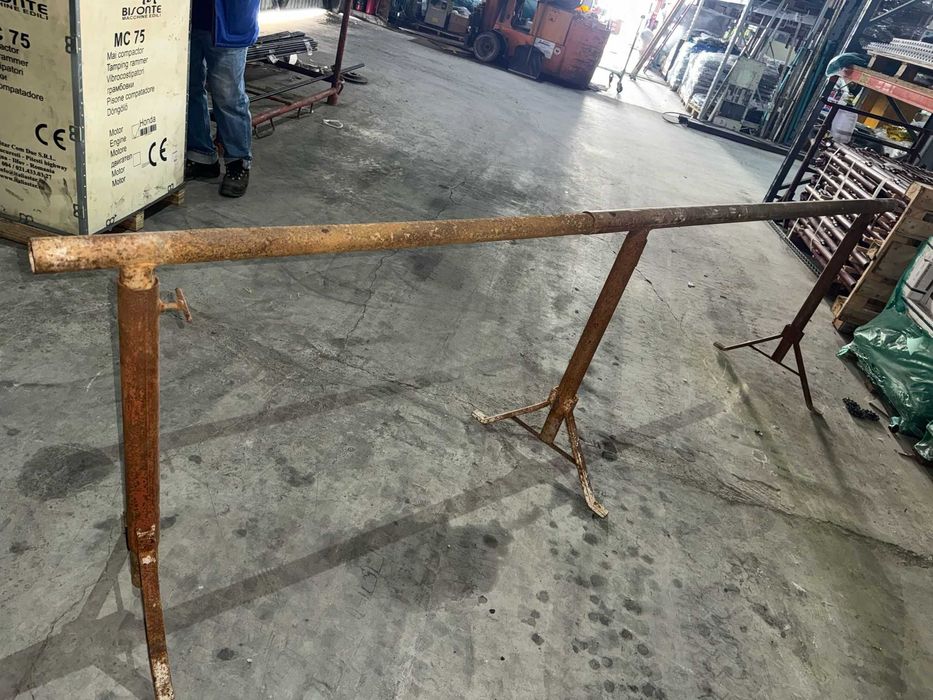 Capra metalica de interior cu 3 picioare - SH