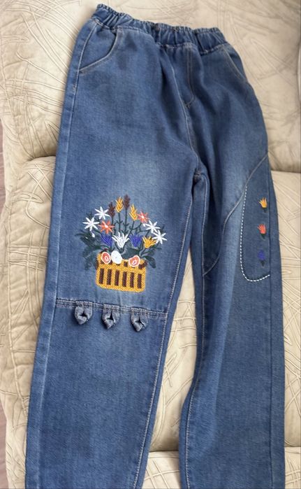 Дамски елеастични дънки с бродерия