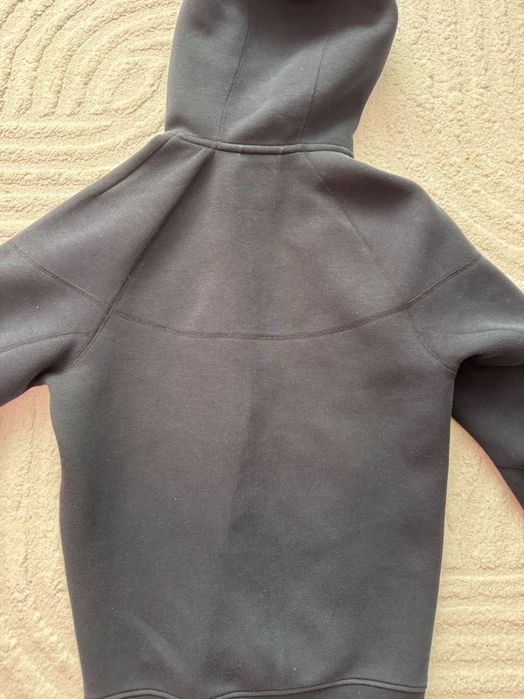 Nike tech fleece черен суичър