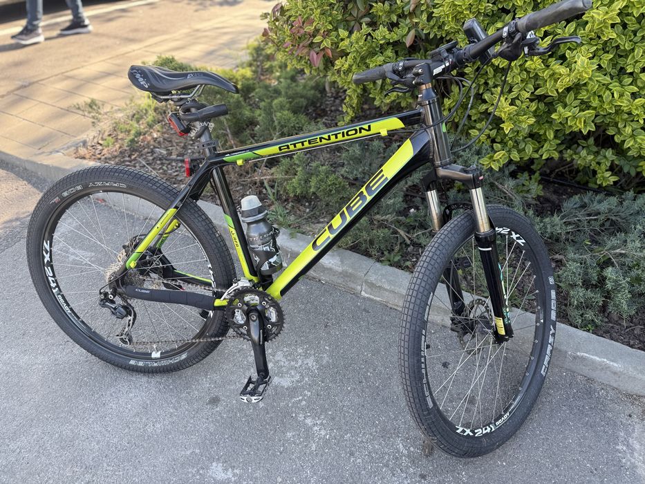 Bicicleta cube attention