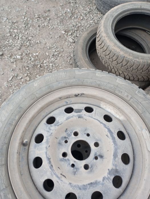 Продам комплект резины на дисках 175/65R14