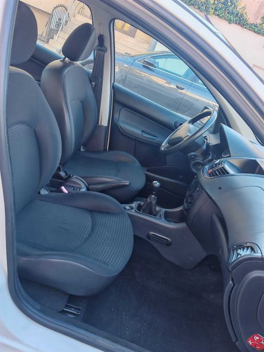 PEUGEOT  2011 — imagine 5
