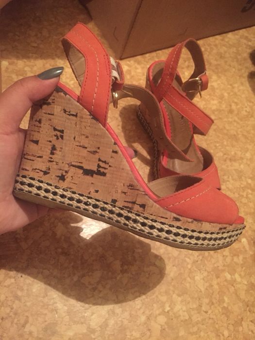 Продам босоножки Cravo Canela