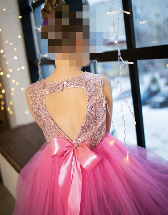 Продам праздничное платье на рост 104-110