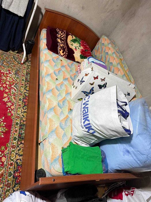 Bir kishilik krovat razmeri 2.0*0.90 sm