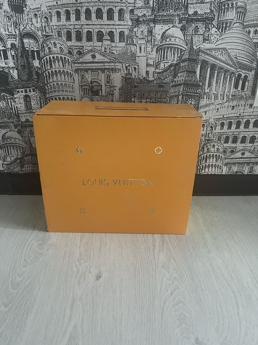 Продам коробку LV