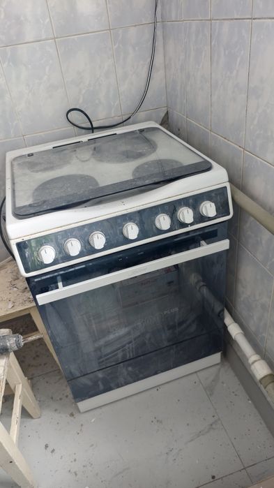 Продам электроплиту 220 вольт 4 рабочие комфорки