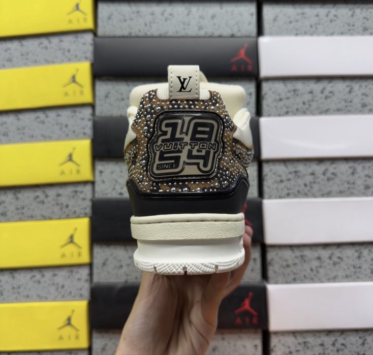 Adidasi Louis Vuitton bej cu cristale noi, full box, marimea 42