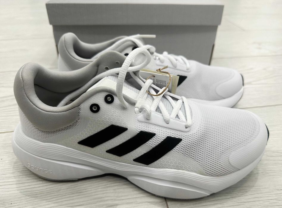Чисто нови оригинални маратонки Adidas Response 40 номер