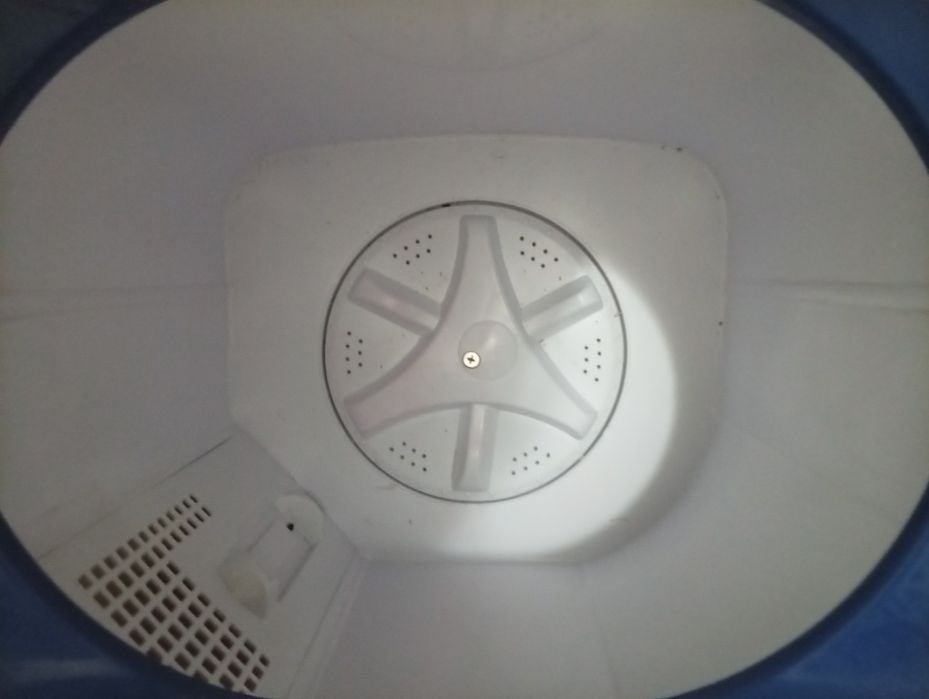 Kir moshina sotiladi