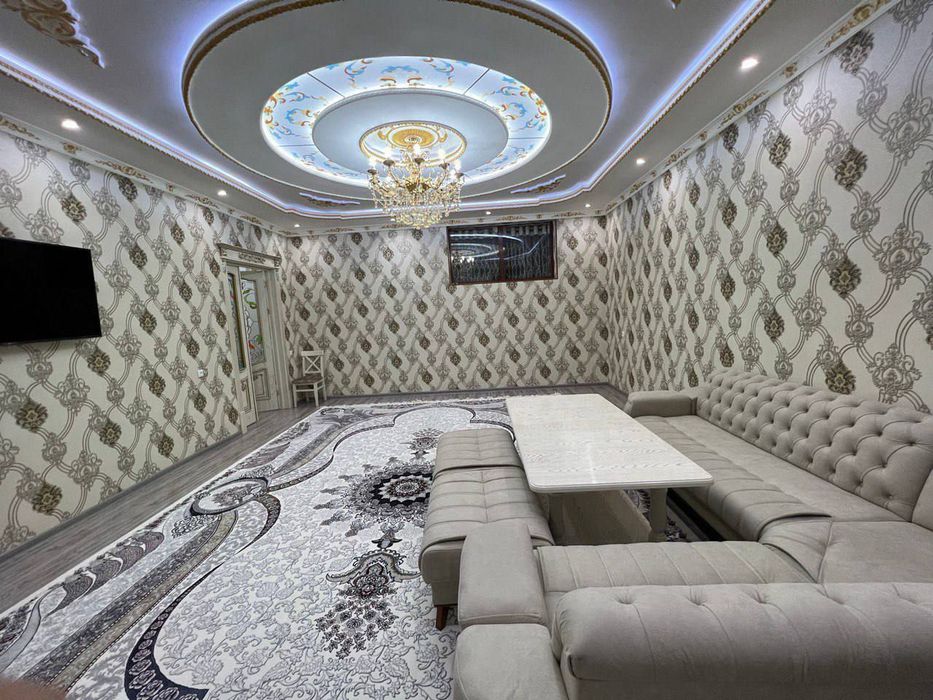 В Мирзо-Улугбекском районе, рядом со станцией метро «Хамид Алимджан»,