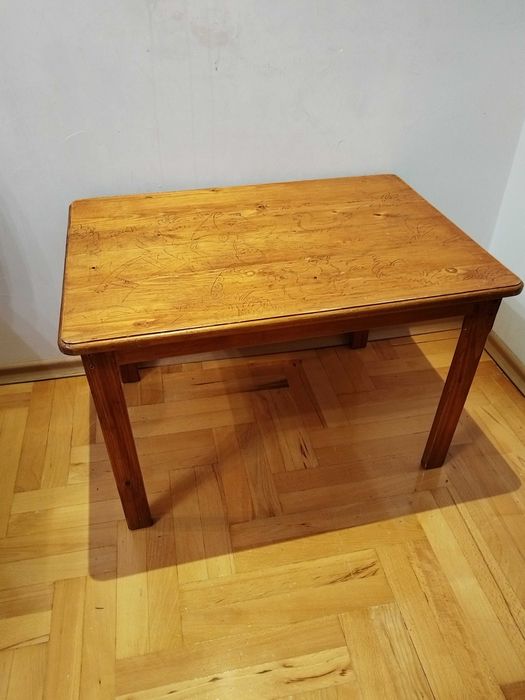 Детска дървена маса