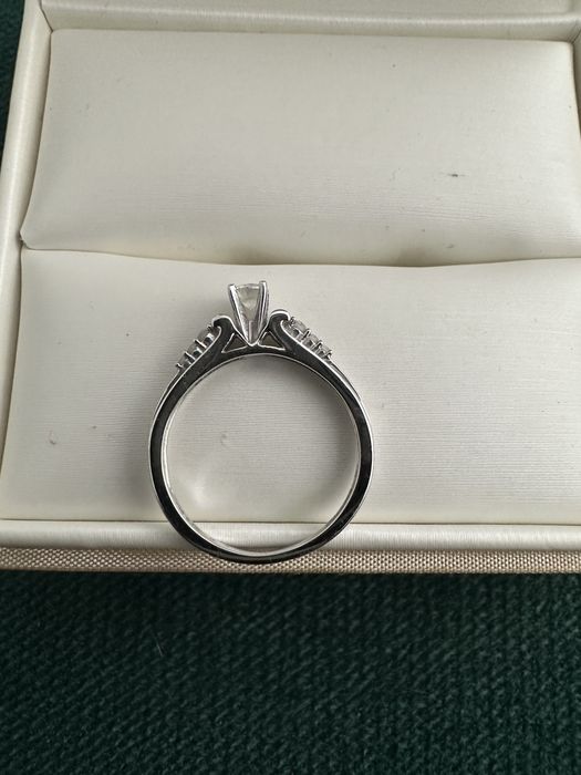 Inel de logodna (Sabrini)