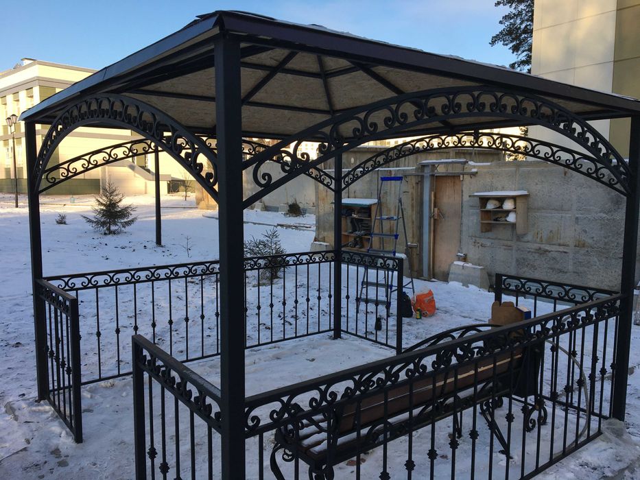 Производство ворот, навесов, перил, лестниц.