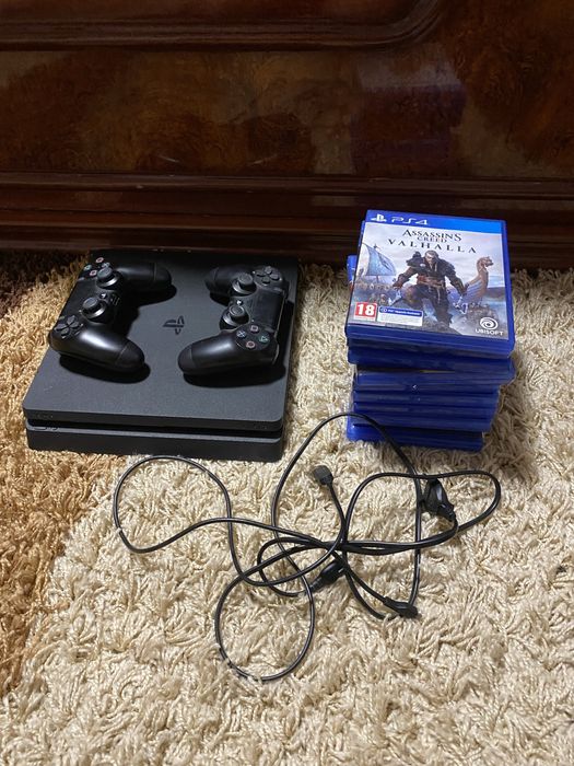 Vand ps4 slim cu doua manete si multe jocuri
