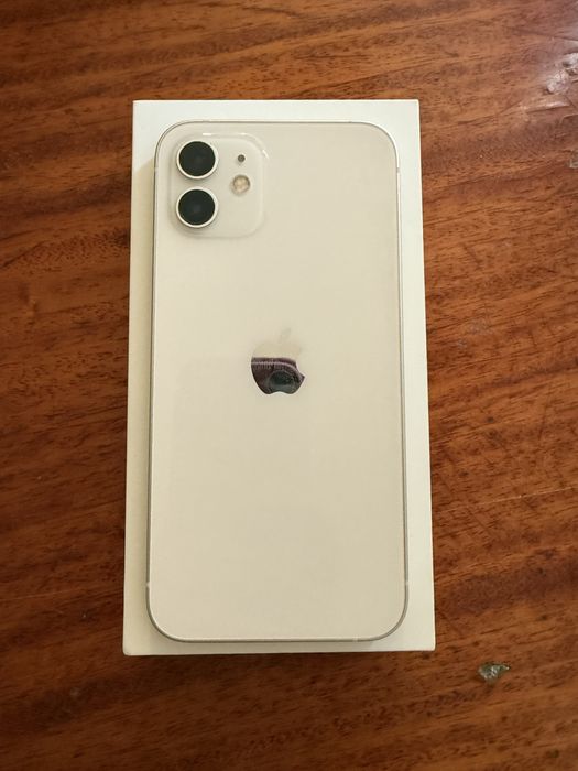 Продам срочно айфон 12