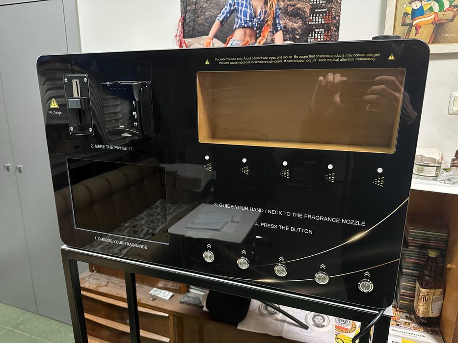 Вендинг машина за пръскане на парфюми