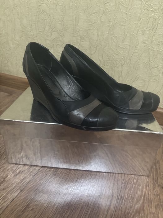 Кожыные туфли на танкетке