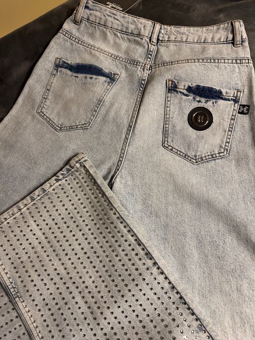 Дънки “PAUSE”, целите в камъни