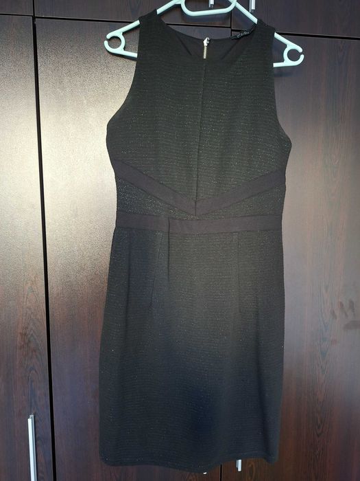 Черна рокля по тялото