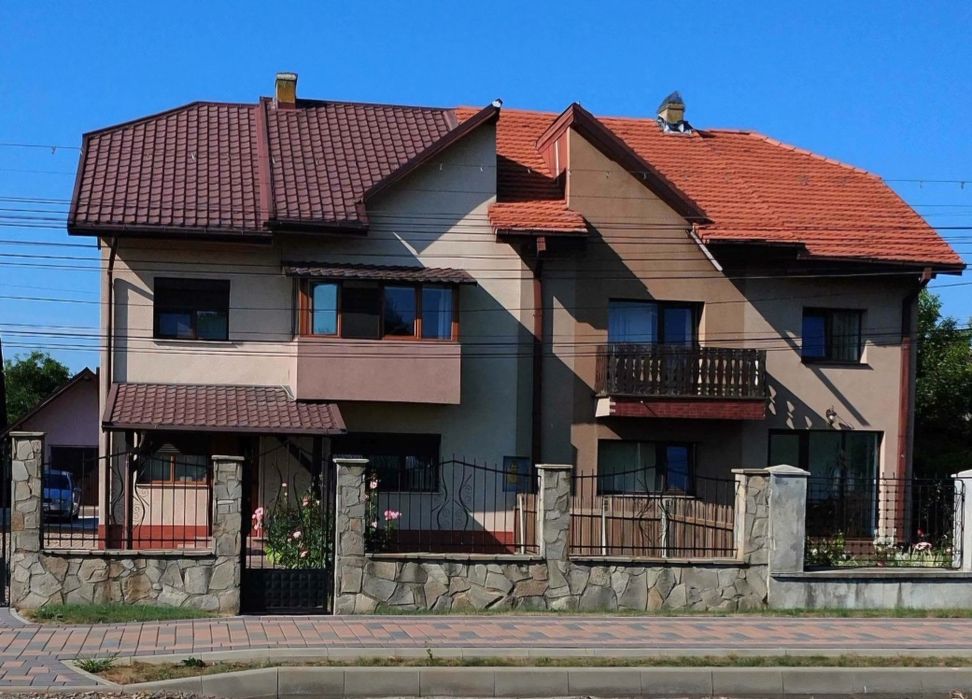 Casă Duplex 120mp  cu curte si gradina in centru Galanesti.