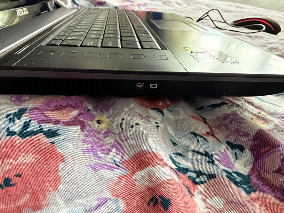 Лаптоп Asus N73SV Gaming