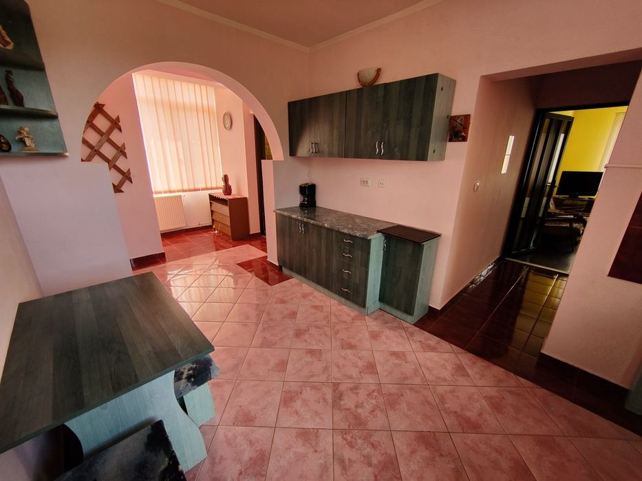 Inchiriez apartament 2 camere, vila