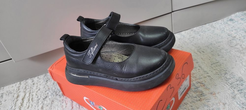 Продам детскую обувь