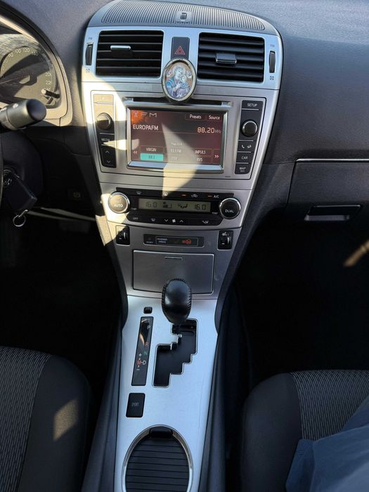 • Toyota Avensis 2012 Facelift T27 • 1.8 benzina• 147 cp •107xxx km •