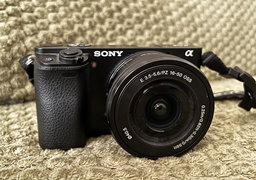 Фотоапарат Sony α6000 + обектив 16-50mm OSS