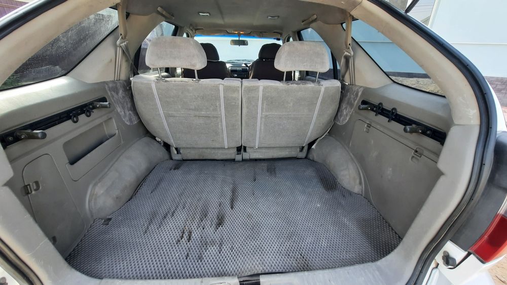 Nissan Renesa 1998 жылғы